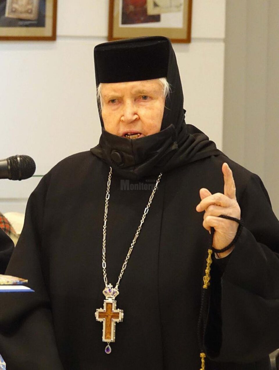 Stavrofora Irina Pântescu, întemeietoarea vieții monahale la Voroneț, și stavrofora dr. Gabriela Platon, stareța Voronețului, în zi de sărbătoare, sub ocrotirea Sf. Pantelimon