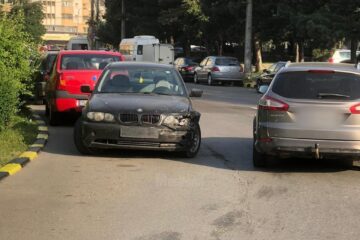 Locul accidentului și BMW-ul care circula pe contrasens