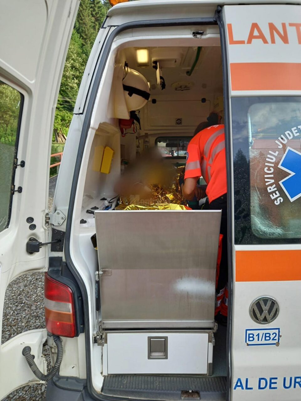 Unul dintre cei doi suceveni loviți luni de trăsnet a fost transferat la Iași, la Chirurgie plastică Unul dintre cei doi suceveni loviți luni de trăsnet a fost transferat la Iași, la Chirurgie plastică