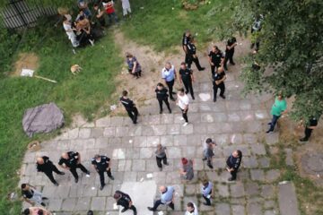 În jur de 15 polițiști au intervenit la scandal