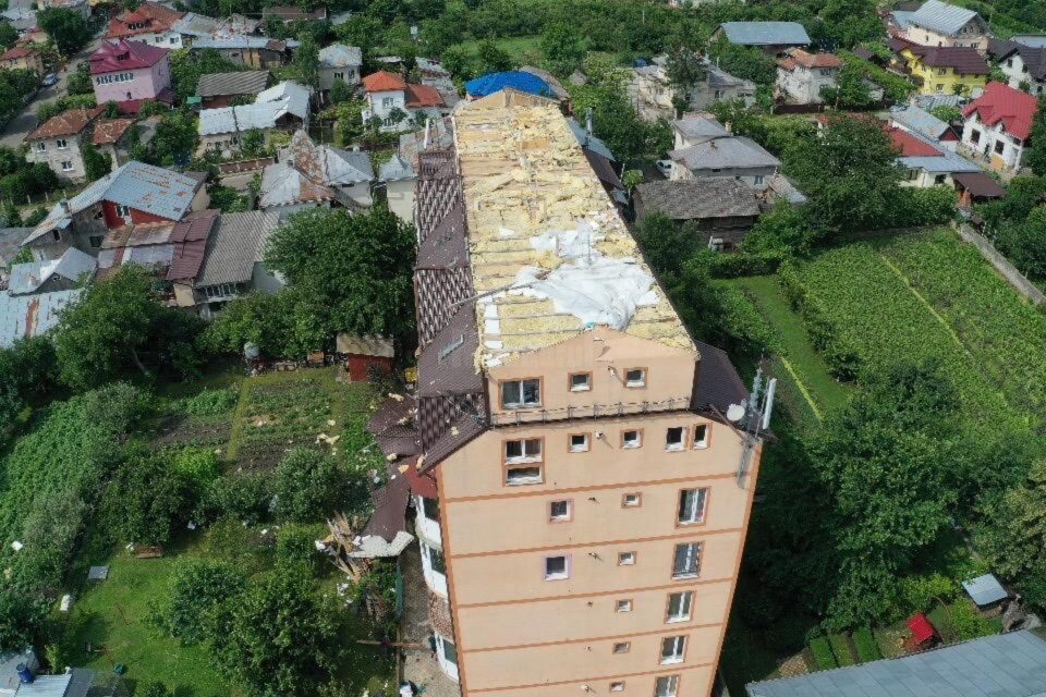 Noian de nereguli la blocul al cărui acoperiș a fost luat de vânt, la Sf. Ilie