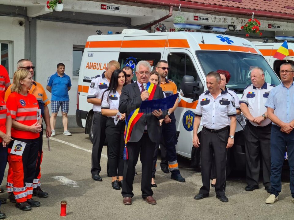 Diplomă de Excelență pentru angajații de la Ambulanță, acordată de primarul Ion Lungu Diplomă de Excelență pentru angajații de la Ambulanță, acordată de primarul Ion Lungu