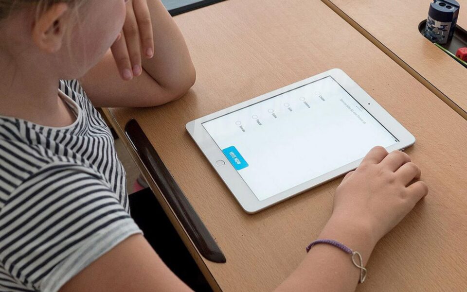 Elevii suceveni care vor să recupereze cursurile pierdute în pandemie pot să se înscrie pe platforma gratuită de educație remedială Naradix