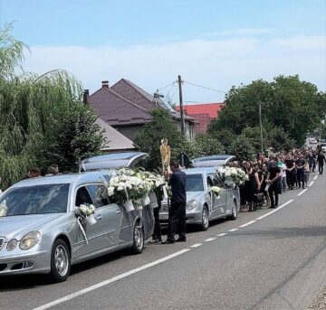 Cortegiul funerar care i-a petrecut pe cei trei membri ai familiei Huluță pe ultimul drum