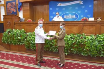 Sublocotenent Ancuța Flocea, din Pojorâta, șefa promoției 2021 a programului de licență Logistică de la Universitatea „Carol I” București. Foto www.unap.ro