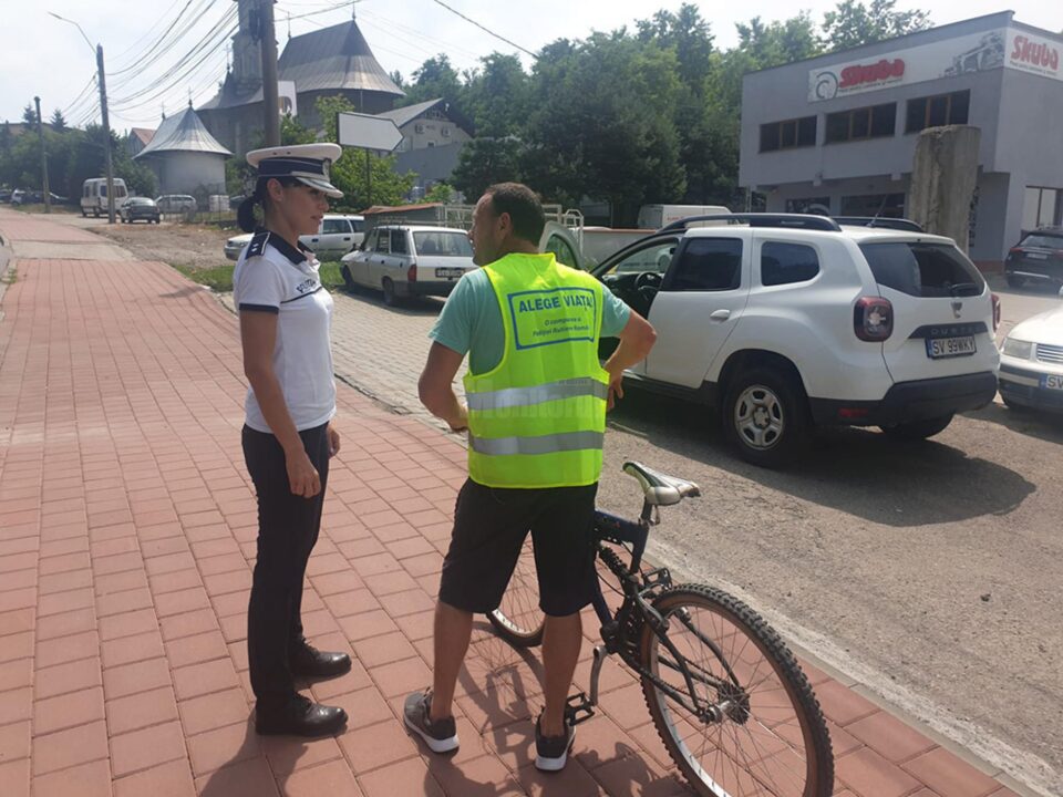 Zeci de bicicliști, amendați pentru că nu respectau legislația rutieră