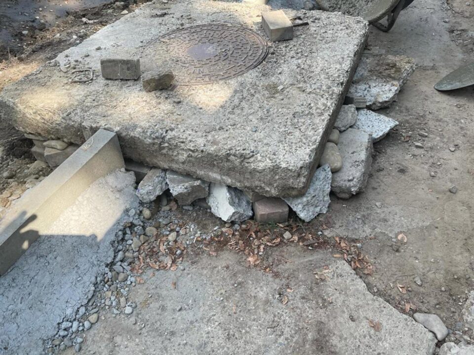 După trotuarul de 90.000 de euro, primarul din Dornești mai face unul, de ”doar” 75.000 de euro