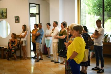 19 lucrări de pictură realizate de doi tineri absolvenți ai Universității „George Enescu” Iași, expuse la Galeriile de Artă Rădăuți