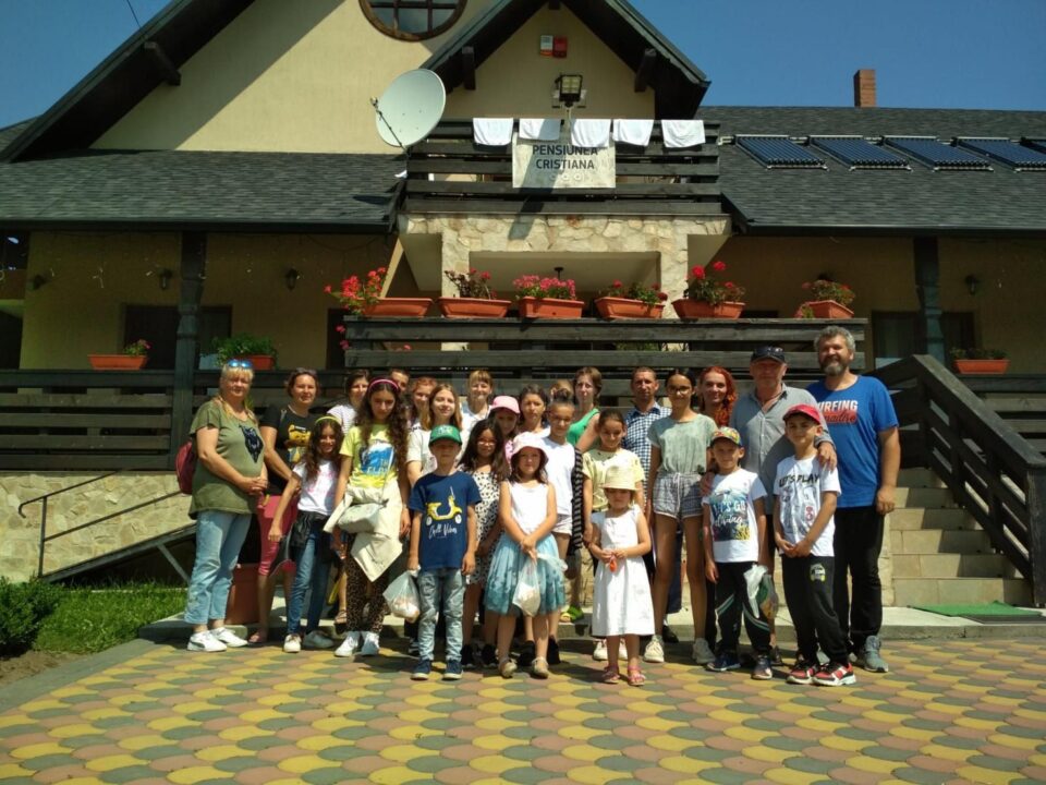 Tabără pentru copii și părinți aflați în evidențele Protecției Copilului Suceava, la Cacica