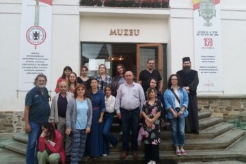 16 tineri participă la tabăra internațională de artă plastică „Lumina Nordului” de la Putna