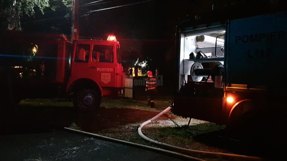 Incendiul de la Bilca a fost provocat de o explozie. Proprietarul este la spital cu arsuri