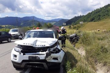 Autoturismul care venea din spate