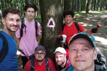 O parte din voluntarii care au marcat traseele turistice de la Cacica1
