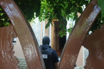 Percheziții la locuința de pe strada 6 noiembrie a fostului deputat