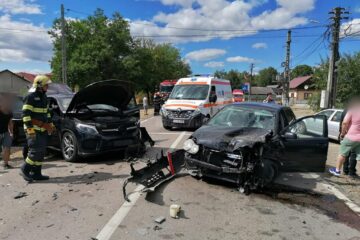 Cinci răniți, după o coliziune violentă între două mașini, la Milișăuți