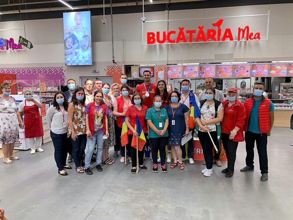 Olimpicii suceveni Marius și Ionela Cozmiuc, sărbătoriți la Auchan Suceava, alături de familia lor și familia Auchan 2