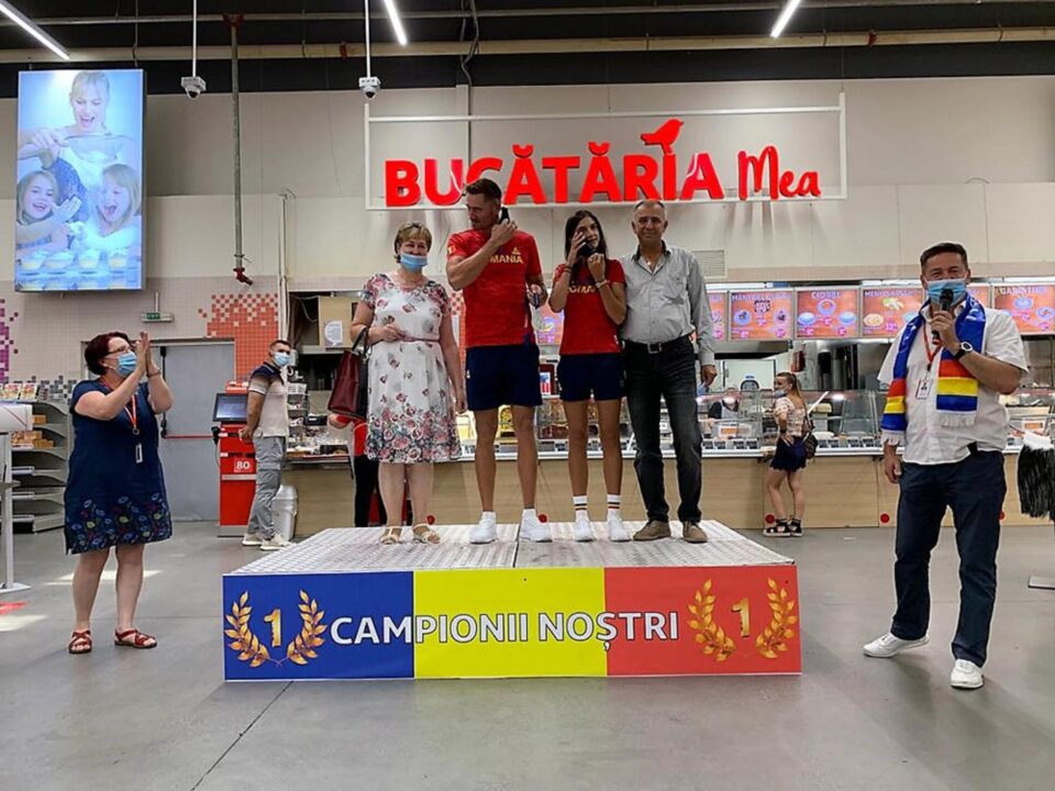 Olimpicii suceveni Marius și Ionela Cozmiuc, sărbătoriți la Auchan Suceava