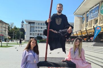 Statui vii și personaje medievale și-au făcut apariția pe străzile Sucevei