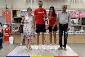 Olimpicii suceveni Marius și Ionela Cozmiuc, sărbătoriți la Auchan Suceava, alături de familia lor și familia Auchan
