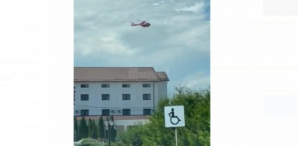 Având în vedere fractura de coloană și starea pacientului, transferul s-a realizat cu elicopterul SMURD Având în vedere fractura de coloană și starea pacientului, transferul s-a realizat cu elicopterul SMURD