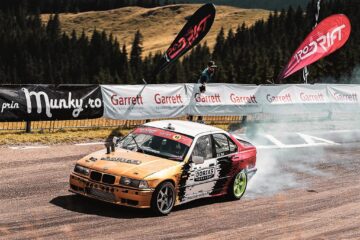 Spectaculoasă competiție de drift, în cadrul Campionatului Național, pe TransRarău, la o altitudine de peste 1500 de metri, în mijlocul naturii