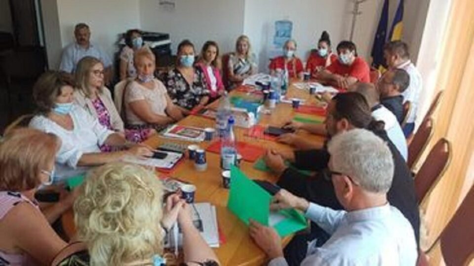 Dezbateri privind problematica copiilor ai căror părinți sunt plecați la muncă în străinătate, la Cacica Dezbateri privind problematica copiilor ai căror părinți sunt plecați la muncă în străinătate, la Cacica