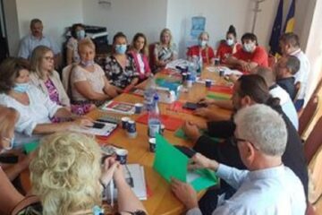 Dezbateri privind problematica copiilor ai căror părinți sunt plecați la muncă în străinătate, la Cacica