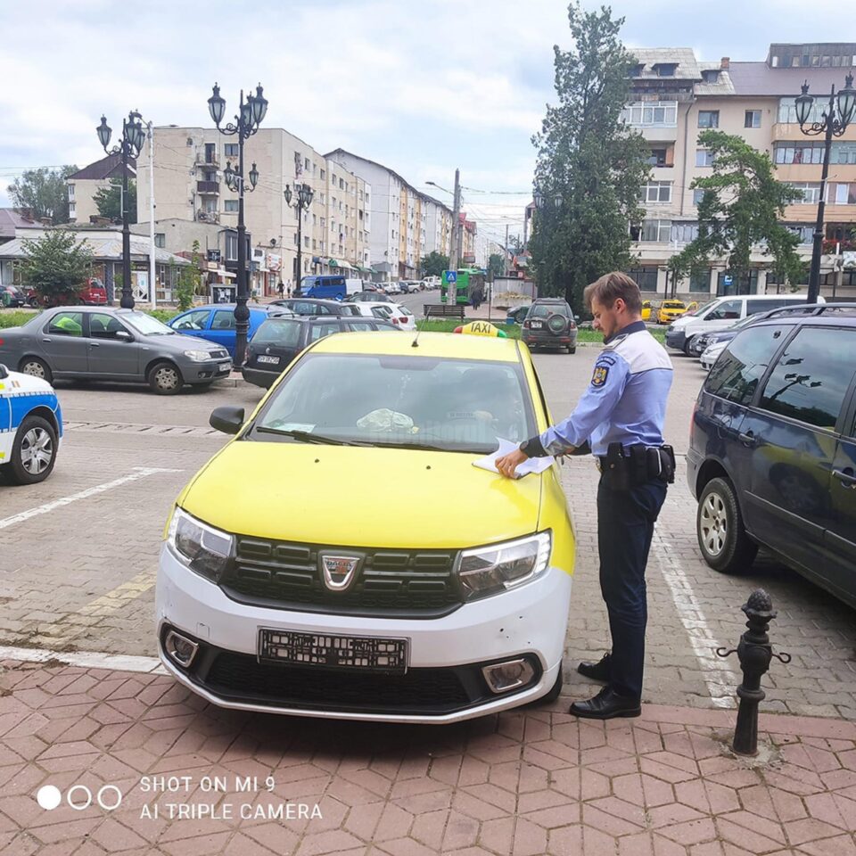 Amendă și taxi lăsat fără numere, ieri dimineață, în Gara Burdujeni