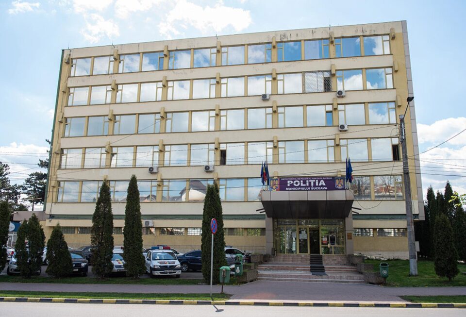 Poliția municipiului Suceava a fost sesizată prin 112 cu privire la faptul că un tânăr a fost lovit pe strada Victoriei