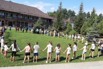 ,,Prieteni de vară”