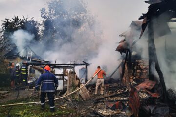 Incendiu puternic la o gospodărie din Hănțești