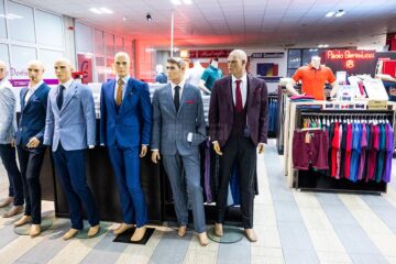 Gamă superioară de costume bărbați în diverse modele și culori, la magazinul Paolo Bertolucci din Centrul Comercial Zimbru