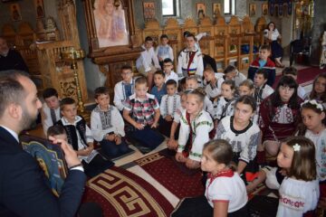 Activități cu copiii. Foto Arhiepiscopia Sucevei și Rădăuților