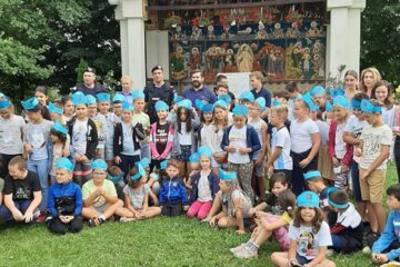 Elevi de la Școala „Ion Creangă” și de la Centrul Social de Zi „Sf. Vineri” Suceava, la școala ,,Prieteni de vară”
