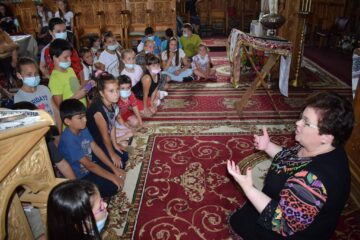 Activități cu copiii. Foto Arhiepiscopia Sucevei și Rădăuților