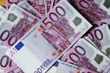 A intrat în locuința prietenei sale și a lăsat-o fără 3.500 de euro