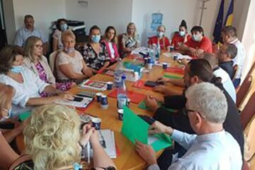 Dezbateri privind problematica copiilor ai căror părinți sunt plecați la muncă în străinătate, la Cacica