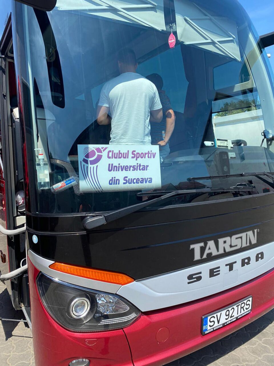 Echipa locală de handbal merge la turneul de la Vaslui cu Tarsin