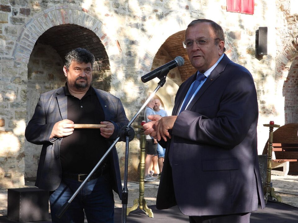 Președintele CJ, Gheorghe Flutur, și directorul Muzeului Bucovinei, Emil Ursu, la deschiderea oficială a festivalului medieval