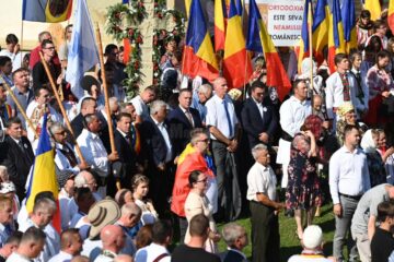Mii de pelerini la hramul Manastirii Putna