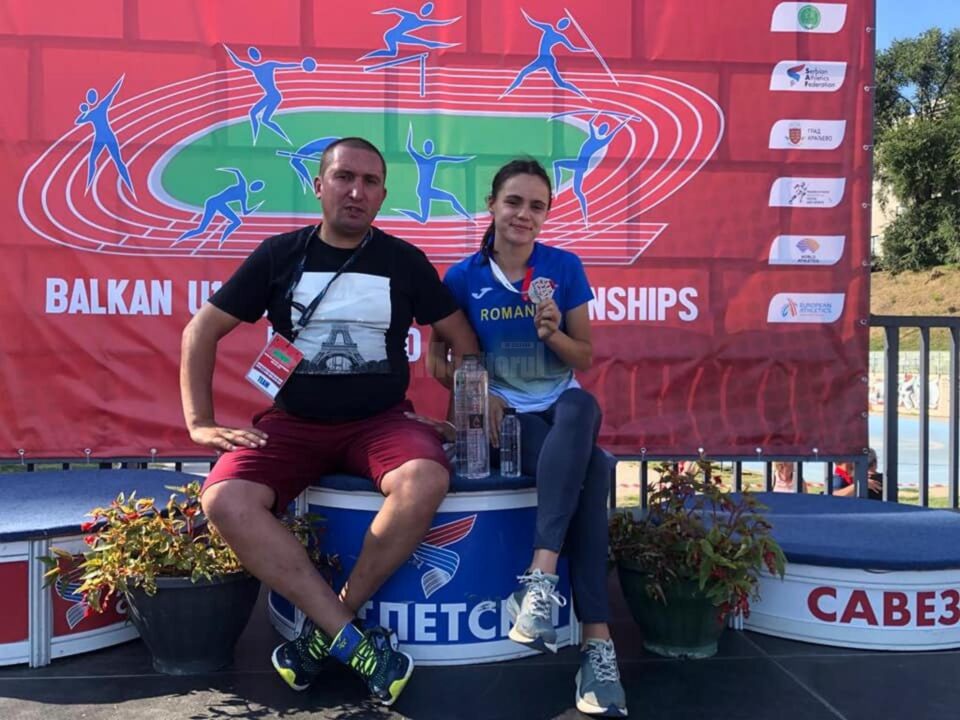 Antrenorul Cristian Prasneac alaturi de vicecampioana balcanica Claudia Costiuc