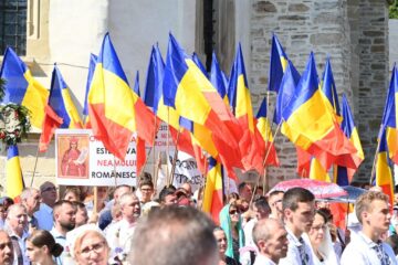 Mii de pelerini la hramul Manastirii Putna