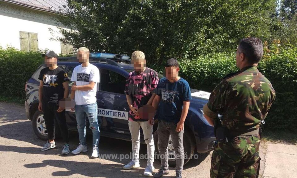 Patru algerieni care au intrat ilegal în țară, „pescuiți” la Vicovu de Sus