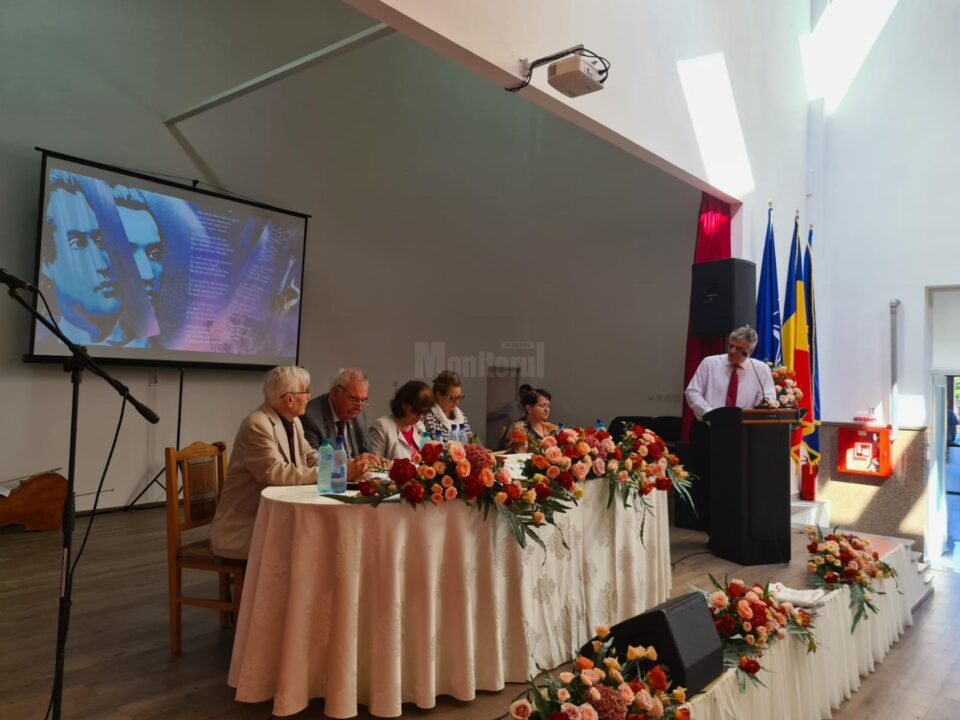 Ioan Paval si prezidiul manifestarii