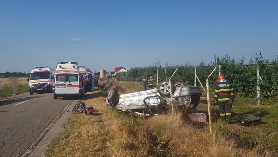 În urma cumplitului accident doi tineri și-au pierdut viața și alți trei au fost răniți