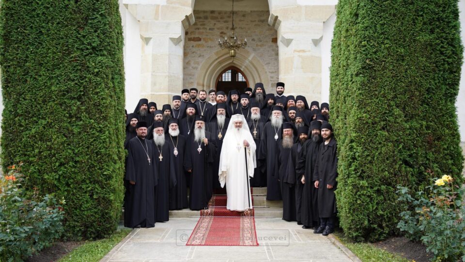 Patriarhul Daniel a participat la Manastrirea Putna la manifestarile de aniversarea a 150 de ani de la Marea serbare a românismului Patriarhul Daniel a participat la Manastrirea Putna la manifestarile de aniversarea a 150 de ani de la Marea serbare a românismului