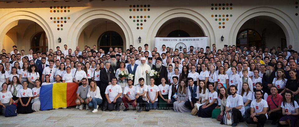 Patriarhul României alături de participanții la Congresul Studențesc Aniversar organizat la Mănăstirea Putna Patriarhul României alături de participanții la Congresul Studențesc Aniversar organizat la Mănăstirea Putna