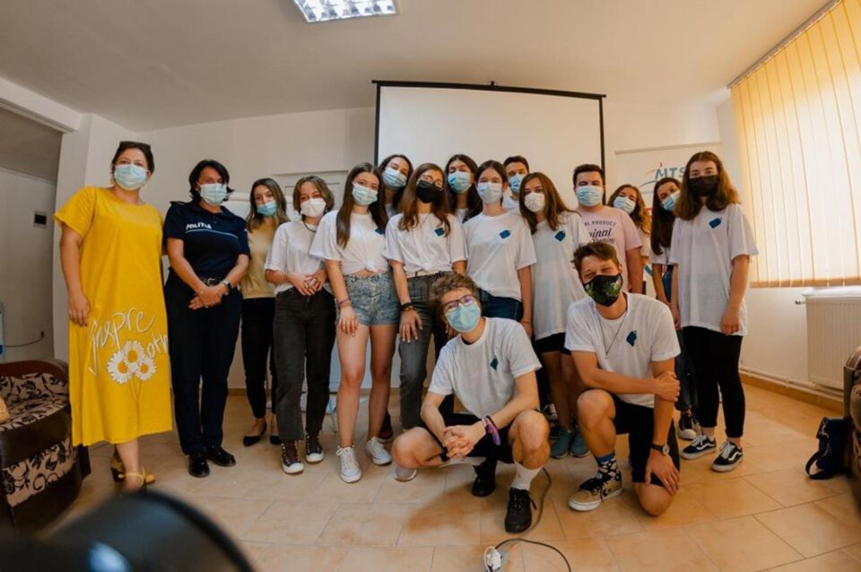 Mai mulți liceeni suceveni au devenit ambasadori ai prevenirii bullyingului și cyberbullyingului Mai mulți liceeni suceveni au devenit ambasadori ai prevenirii bullyingului și cyberbullyingului