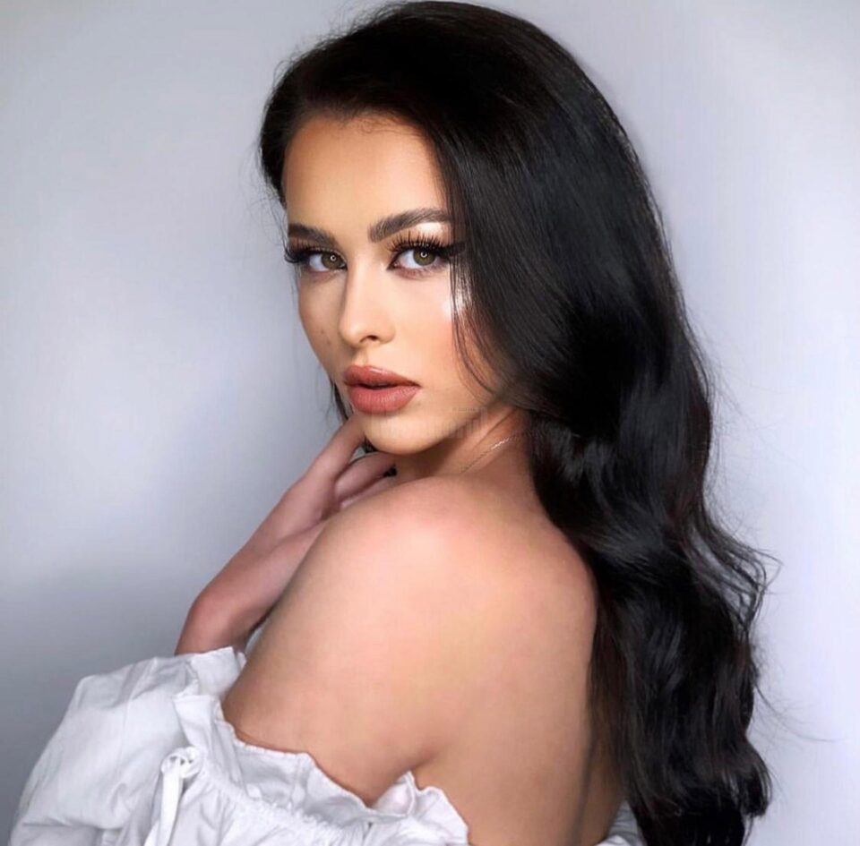 Cosmina Delia Bodnariuc este una dintre cele 25 de semifinaliste ale competiției Miss Universe România