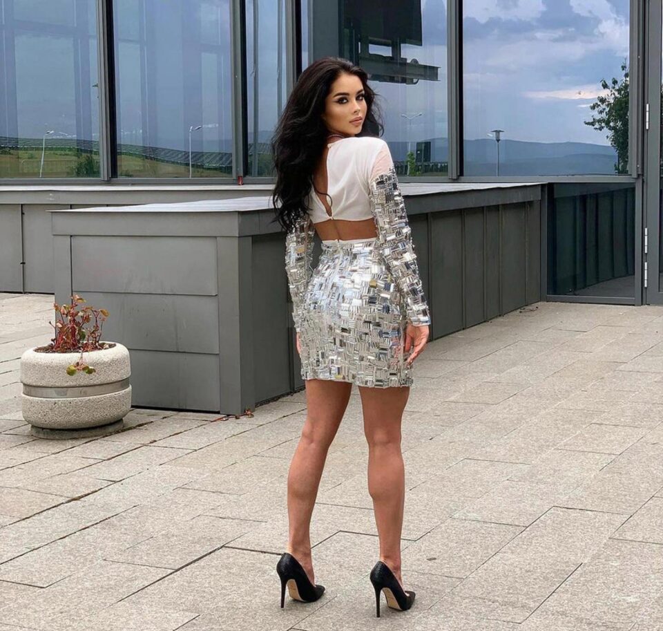 Cosmina Delia Bodnariuc este una dintre cele 25 de semifinaliste ale competiției Miss Universe România